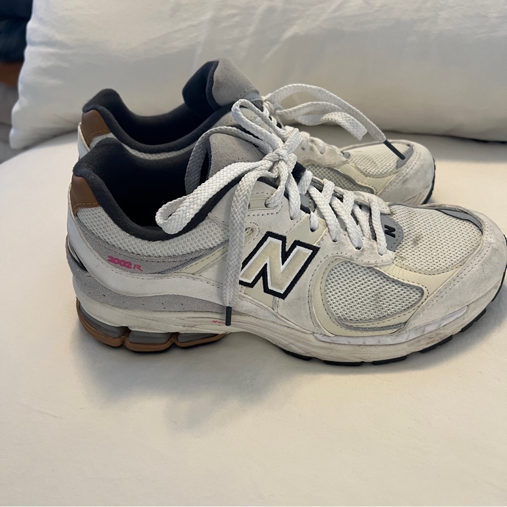 New Balance 2002R white with brown leather size 7 men’s/ 8.5 women’s